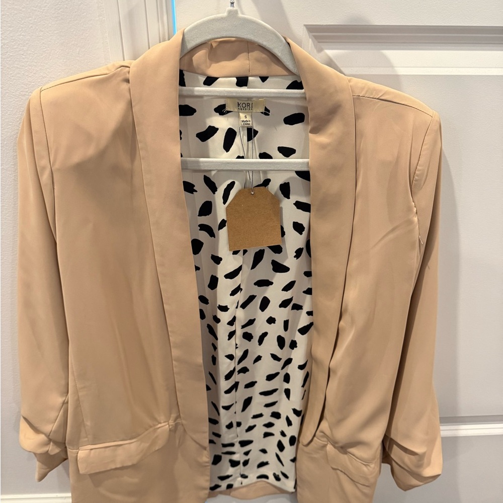 NEW Kori Women's Beige Blazer with Patterned Lining - small